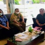 Ket foto : Kasubbag Humas dan Tata Usaha BPK RI Kepri sambut baik kunjungan Ketua LSM Antikorupsi (istimewa).