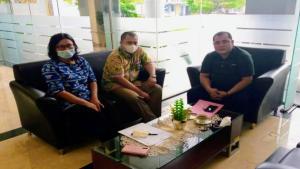 Ket foto : Kasubbag Humas dan Tata Usaha BPK RI Kepri sambut baik kunjungan Ketua LSM Antikorupsi (istimewa).