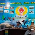 Teks foto : Rapat teknis pengurus KONI Bengkalis membahas rencana penyerahan bonus PON Papua, Selasa (30/11) mendatang