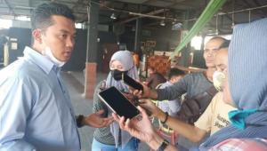 Ket : Guntur Abdurrahman, SH, MH (Penasehat Hukum Terdakwa). (Foto : KEND ZAI).