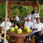 Foto : Ketua DPD KNPI Bengkalis Iwan Sakai, bersama managemen PLN Kepulauan Riau dan Riau, Camat Bengkalis, pengurus GenPi dan lainnya saat gerakan penanaman pohon BUMN di Desa Pangkalan Batang, Jumat (25/11/2021)