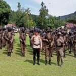 Teks foto : Polda Riau kirim 100 orang personel Satuan Brimob ke Rimbang Baling Rohil