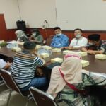 Teks foto : Pengurus APPSI Sedang Dialog dengan Kepala Dinas Perindustrian dan Perdagangan (Disperindag) Kota Pekanbaru, Ingot Ahmad Hutasushut. (Foto : KEND ZAI).