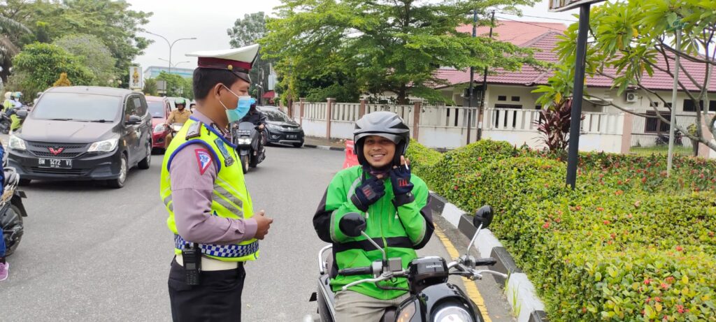 Satlantas Polresta Pekanbaru Gelar Operasi Zebra Hari Kedua Masih Terdapat Masyarakat Pelanggar Lalu Lintas dan Tidak Menerapkan Prokes