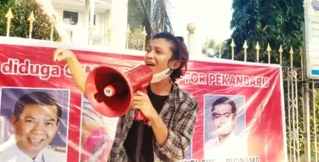 Gelar Aksi Jilid II di Kejati Riau, Cep Permana Galih : Kalau Kejagung Tidak Berani Tangkap Firdaus Sebagai Mafia Tanah, Cukur Kumisnya