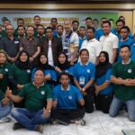 Ket foto : Peserta Penataran dan Pelatihan Wasit dan Pelatih Bola Voli Tingkat Daerah tahun 2021 foto bersama saat penutupan acara, Ahad (21/11/2021) malam kemarin.