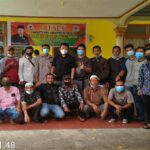 Teks foto : Anggota DPRD, Ruby Handoko berfoto Bersama Denga pengurus PK/DP di depan Kantor DPD II Partai Golkar Kabupaten Bengkalis (foto/Indra