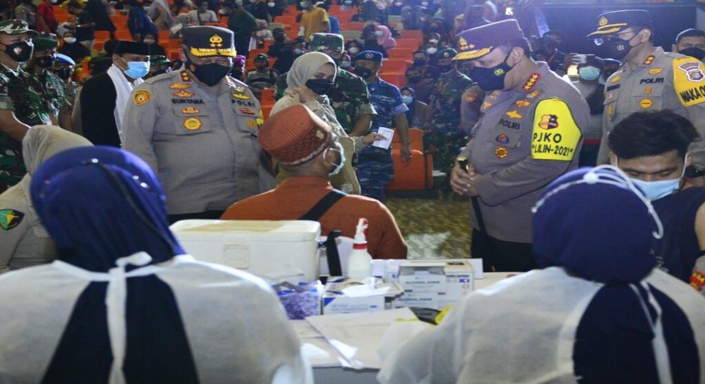 Tinjau Bakti Negeri Akabri 2001, Kapolri Tekankan Vaksinasi Hingga Waspadai Pintu Masuk Negara