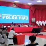 Teks foto : Wakapolda Riau Brigjen Pol Tabana Bangun memimpin langsung press release akhir tahun 2021