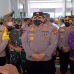 Teks foto : Disambut Gubri Syamsuar, Danrem 031/WB Brigjen M Syeich Ismed dan Forkopimda lainnya, Ketua Lembaga Adat Melayu Datuk (Istimewa).
