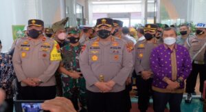 Teks foto : Disambut Gubri Syamsuar, Danrem 031/WB Brigjen M Syeich Ismed dan Forkopimda lainnya, Ketua Lembaga Adat Melayu Datuk (Istimewa).