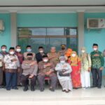 Teks foto : Irjen Iqbal ditemani Kabid Humas Polda Riau foto bersama dengan ketua dan Pengurus PW Muhammadiyah Riau (Istimewa).