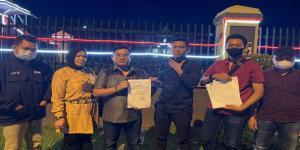 Teks Foto : Mirwansyah, SH.,MH dan Tim usaiembuat Laporan di Polda Riau (Istimewa).