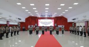 Teks foto : Sertijab pergantian sejumlah pejabat kepolisian setingkat Perwira Menengah di Mapolda Riau (Istimewa).