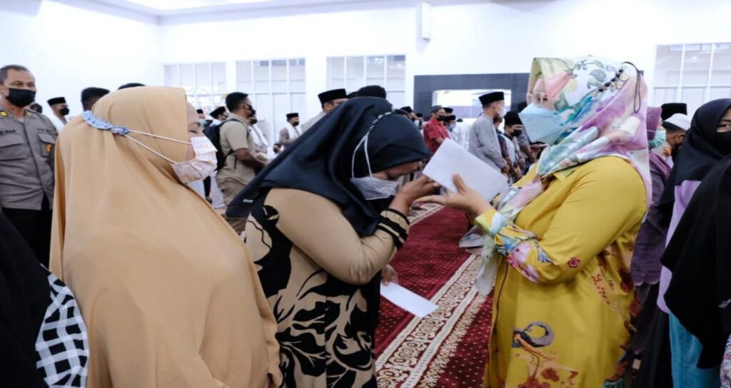 Gelar Yasinan dan Doa Bersama, Kapolda Riau Berikan Santunan Anak Yatim Piatu dan Office Boy