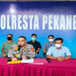 Teks foto : Kapolresta Kombes Pria Budi menggelar konferensi pers didampingi Kabid Humas Kombes Sunarto (Istimewa)