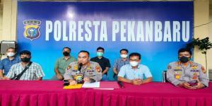 Teks foto : Kapolresta Kombes Pria Budi menggelar konferensi pers didampingi Kabid Humas Kombes Sunarto (Istimewa)