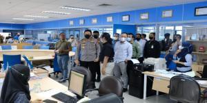 Teks foto : Kapolda Irjen Pol Mohammad Iqbal kunjungan silaturahmi ke Riau Pos (Istimewa)