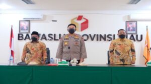 Teks foto : Irjen M Iqbal hadir bertepatan berlangsungnya rapat anev pelaksanaan tugas Bawaslu Riau (Istimewa).