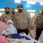 Teks foto : Kapolda Riau Irjen Pol Muhammad Iqbal tinjau langsung pelaksanaan Vaksinasi di Desa Batang Betindih