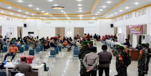 Teks foto : Garai vaksinasi massal di Markas Brimob Polda Riau (Istimewa).