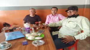Teks foto : Aktivis Larshen Yunus dan Tokoh Masyarakat Riau (Istimewa).