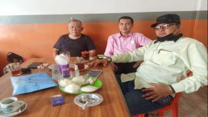 Teks foto : Aktivis Larshen Yunus dan Tokoh Masyarakat Riau (Istimewa).