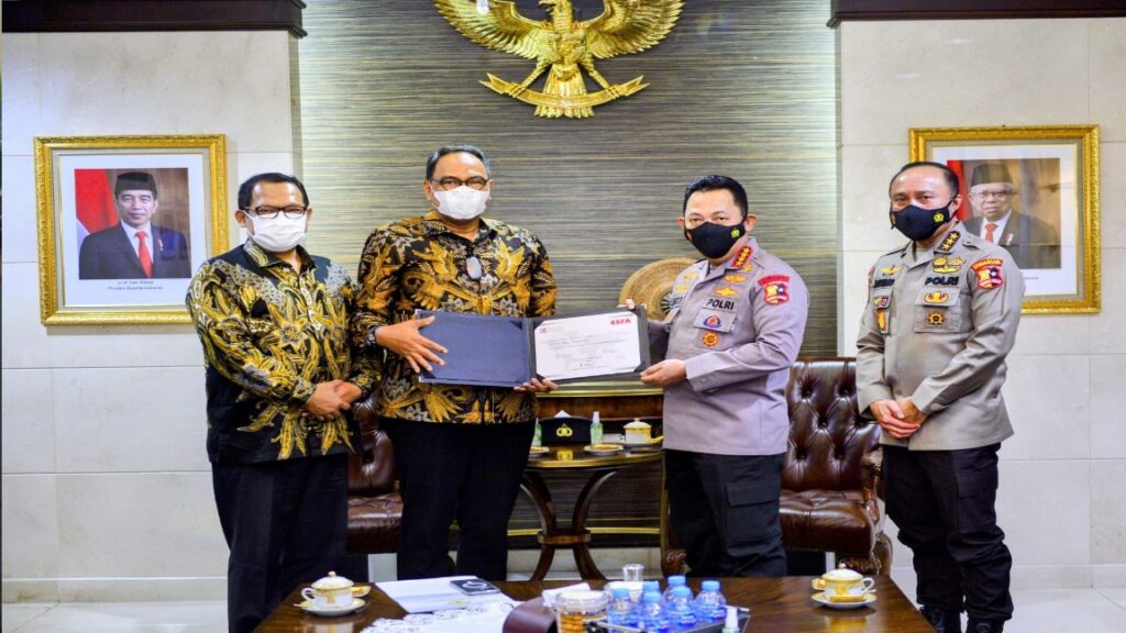 Terima Sertifikat CSFA dari BPK, Kapolri Ingin Personel Polisi Miliki Kemampuan Auditor
