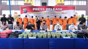 Teks foto : 11 orang tersangka dan 80 kilogram narkotika jenis sabu-sabu di sita (Istimewa).