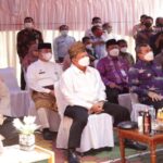 Teks foto : Mendagri Jend Pol Drs. H. Muhammad Tito Karnavian, MA., Ph.D. (baju putih) Didampingi Gubri Drs. Syamsuar, M.Si dan Kapolda Riau Kapolda Riau Irjen Pol Muhammad Iqbal, S.I.K., M.H tiba di SD Negeri 36 Kota Pekanbaru (Istimewa).