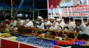 Teks foto : PDI Perjuangan Sholawat di pandu Abah Guru Ahmad Fadli Innayatullah pimpinan MIA Al-Burdah Baa Khaalish 2002, Ketua MUI Kabupaten Bengkalis Buya Amrizal, M.Ag (foto/Indra).