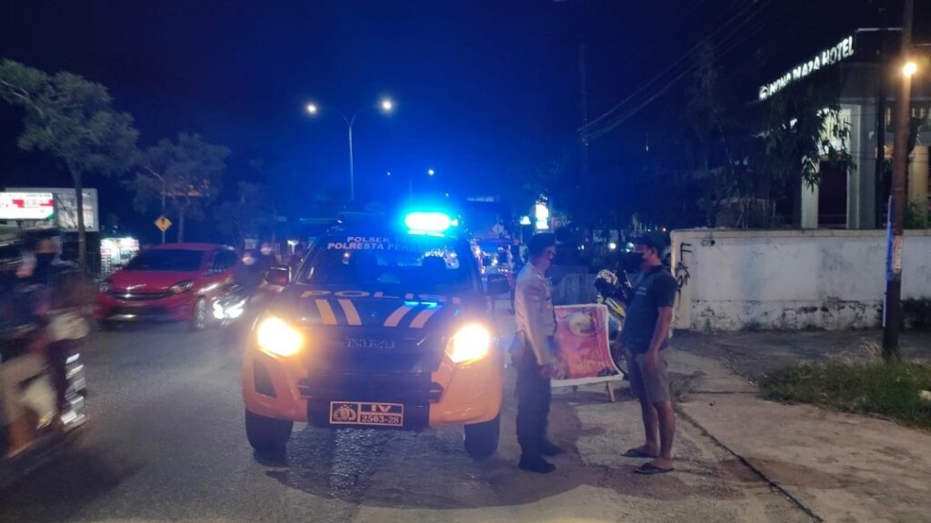 Gabungan Fungsi Unit Polsek Tampan Gelar Blue Light Patrol