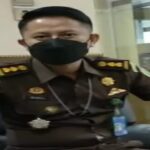 Teks foto : Kasintel Kejari, Lasargi Marel, SH, MH ketika di Konfirmasi Pewarta Media Garda45.com