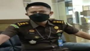 Teks foto : Kasintel Kejari, Lasargi Marel, SH, MH ketika di Konfirmasi Pewarta Media Garda45.com