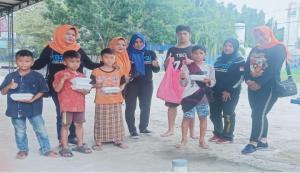 Teks foto : Peranan Wanita B2P3 Provinsi Riau peduli kasih kepada anak-anak (foto/Yanti Tanjung).