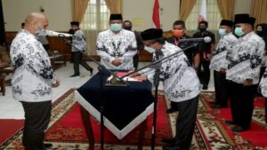 Teks foto : Ketua PGRI Kabupaten Siak, Arfan Usman (SEKDAKAB SIAK).