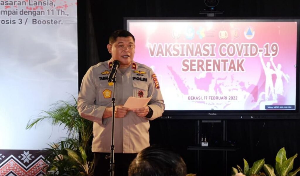 Serentak Dibuka Presiden Jokowi, Wakapolda Riau Pimpin Vaksinasi di Komplek City Walk Pekanbaru