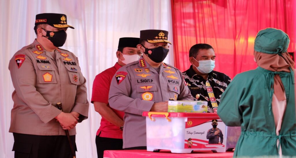 Kunjungan Kapolri Jenderal Listyo Sigit Ke Isoter Asrama Haji Pekanbaru : Masyarakat Tak Usah Takut, Patuhi Prokes dan Vaksin