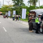 Teks foto : Tim Gabungan Polres Bengkalis lakukan Razia di Jalur Pelabuhan Roro Air Putih (foto/Indra)