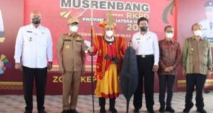 Teks foto : Bupati Nias Ya’atulo Gulo, S.E., S.H., M.Si saat musrenbang RKPD Zona Kepulauan Nias (Garda45.com).