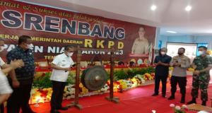 Teks foto : Ditandai dengan pemukulan Gong secara resmi Bupati Nias Ya'atulo Gulo membuka Musrenbang Penyusunan RKPD Tahun 2023 (Garda45.com).
