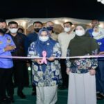 Teks foto : Grand Opening tersebut ditandai dengan Pengguntingan Pita oleh Bupati Bengkalis Kasmarni, S.Sos, MMP bersama Ketua DPD KNPI Kabupaten Bengkalis, Iwan Saputra dan Wakil Ketua DPRD Bengkalis Sopyan, S.Pd.i,.M.Si dan Lainnya (Istimewa).