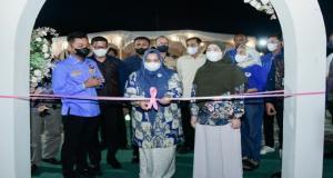 Teks foto : Grand Opening tersebut ditandai dengan Pengguntingan Pita oleh Bupati Bengkalis Kasmarni, S.Sos, MMP bersama Ketua DPD KNPI Kabupaten Bengkalis, Iwan Saputra dan Wakil Ketua DPRD Bengkalis Sopyan, S.Pd.i,.M.Si dan Lainnya (Istimewa).