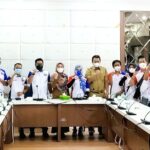 Teks Foto : Usai Audensi, PW MOI Kota Pekanbaru Foto Bersama Dengan Sekretaris Dinas Pendidikan Provinsi Riau, Tati Lindawati, SH., MSi. (Foto / KEND ZAI).