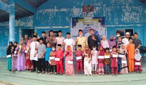 Teks foto : Panitia Pelaksana dan para juara Semarak dan Safari Ramadhan dan tamu foto bersama para pemenang, Rabu (13/04/2022).