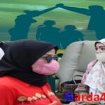 Teks foto : Gisella Kartika dapat dukungan dari Ketua Komisi Perlindungan Anak (KPA) Provinsi Riau Dewi Arisanty (editor foto/Leni)