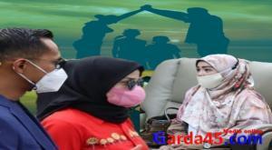 Teks foto : Gisella Kartika dapat dukungan dari Ketua Komisi Perlindungan Anak (KPA) Provinsi Riau Dewi Arisanty (editor foto/Leni)
