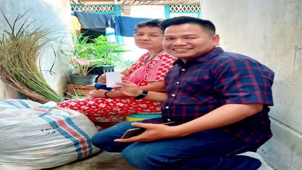 Jumat Berkah, Ketua PW MOI Pekanbaru Gelar Kegiatan Bakti Sosial Secara Door to Door