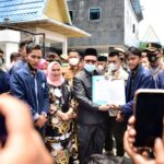 Teks foto : Demonstran dari Mahasiswa Politik Bengkalis menggunakan almamater Biru Dongker yang berjumlah ± 1000 orang (foto/Dok.Indra).