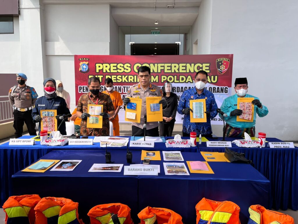 Polda Riau Ringkus 2 Pelaku Pengirim Pekerja Migran Ilegal ke Malaysia, 1 DPO